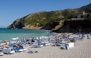 Albir's beach is a Blue Flag, pebble beach.